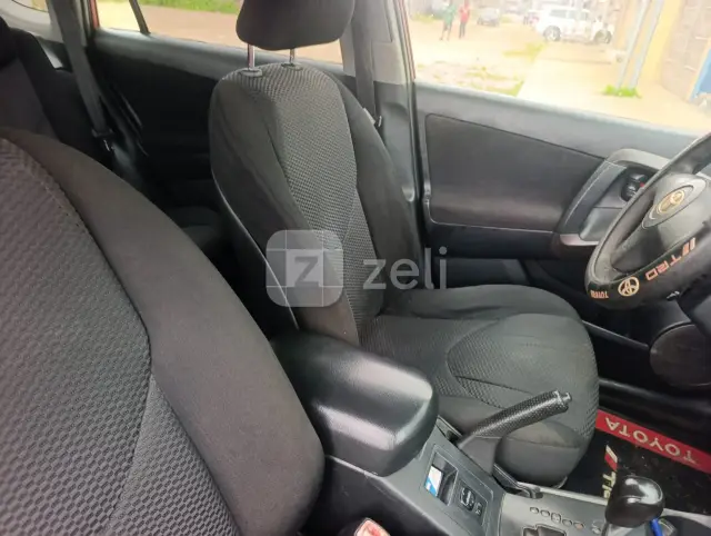 Toyota RAV4 2010 — photo 13