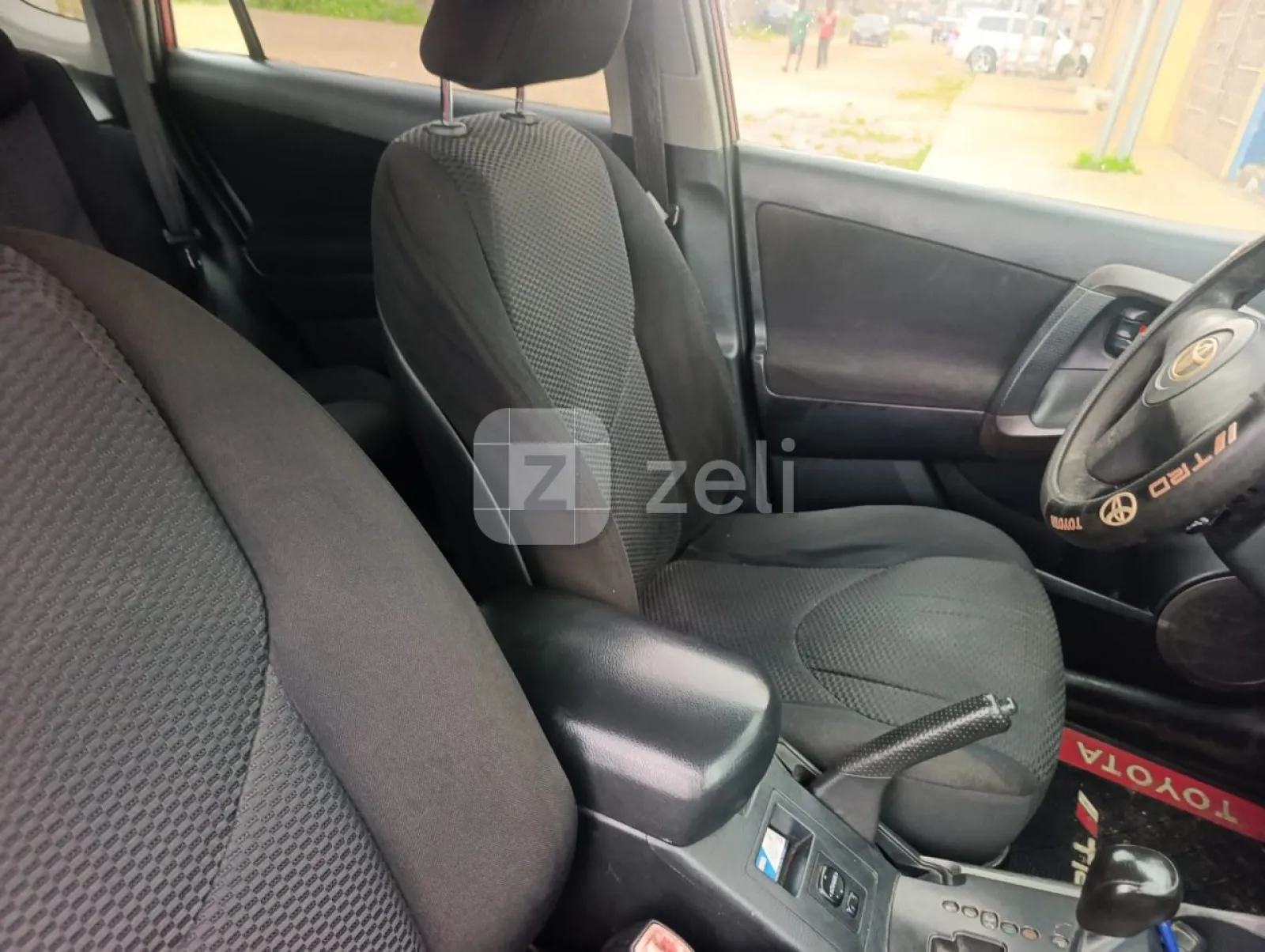 Toyota RAV4 2010 — photo 13
