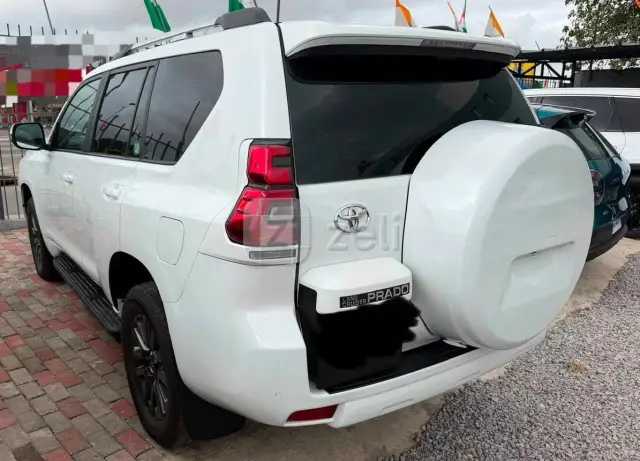 Toyota Land Cruiser Prado 2019 — photo 3
