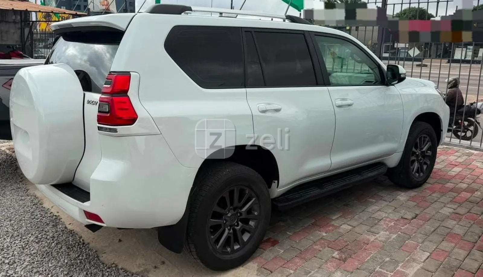 Toyota Land Cruiser Prado 2019 — photo 5