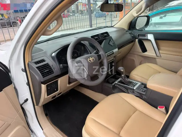 Toyota Land Cruiser Prado 2019 — photo 11