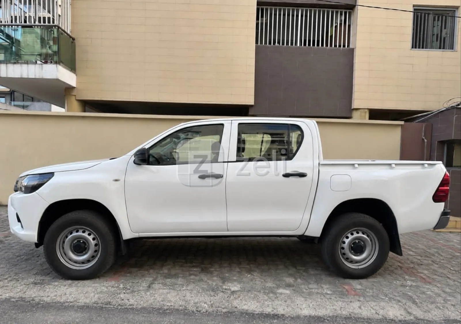 Toyota Hilux 2022 — photo 3