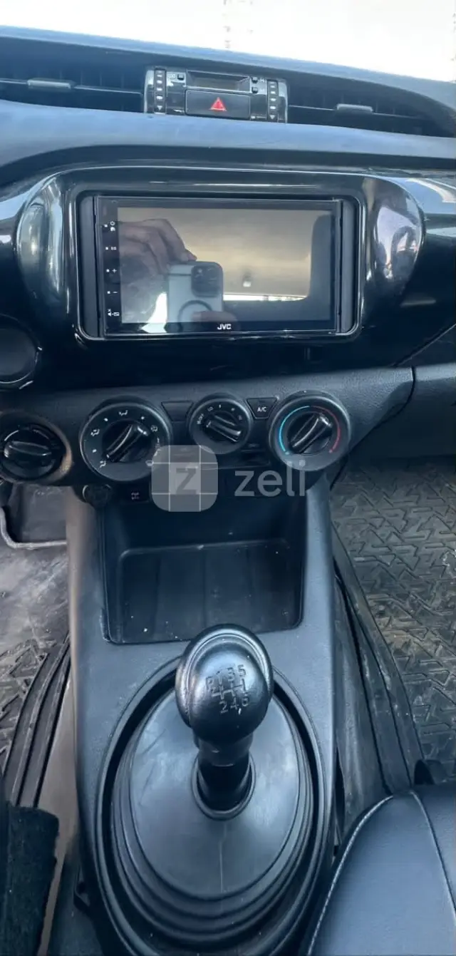 Toyota Hilux 2022 — photo 9