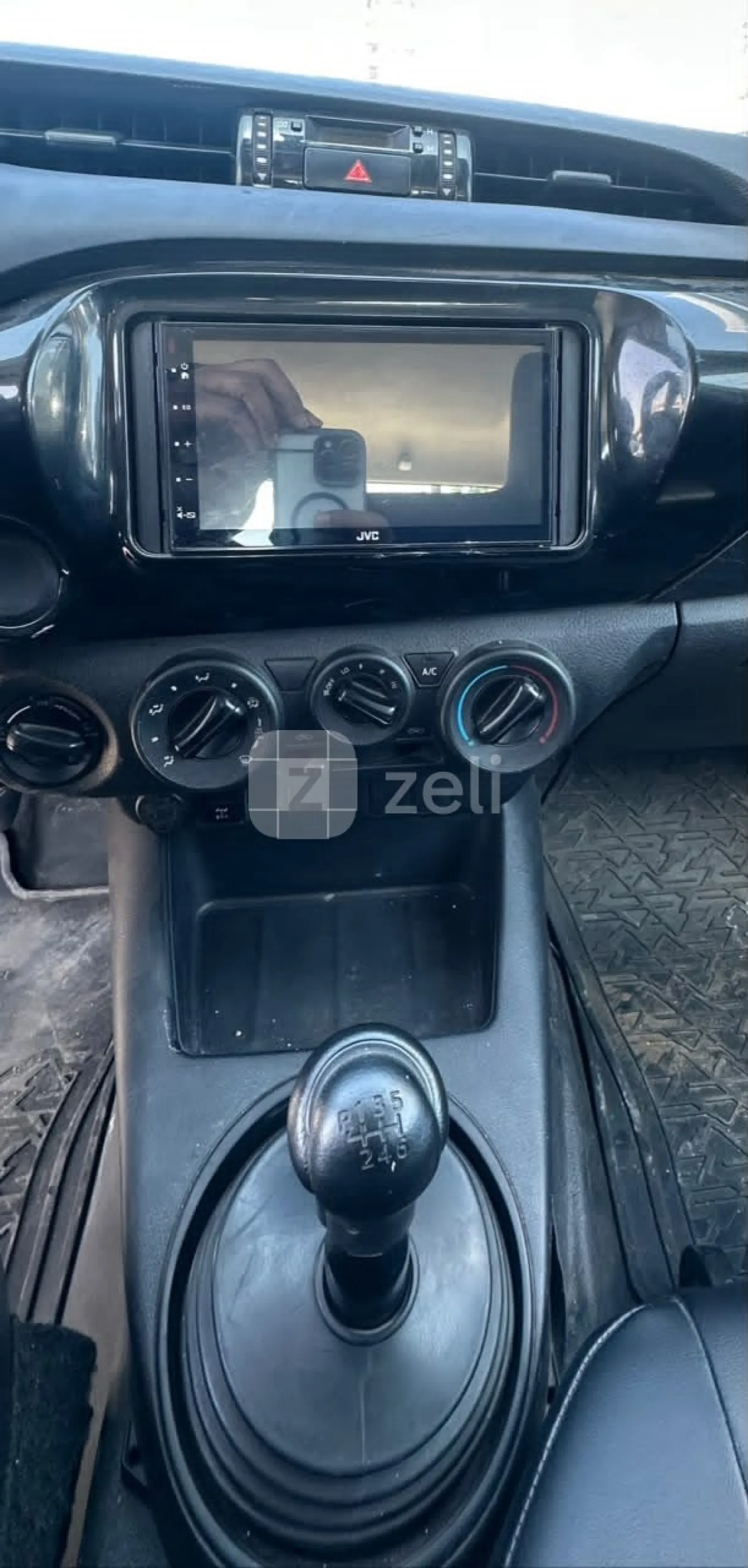 Toyota Hilux 2022 — photo 9