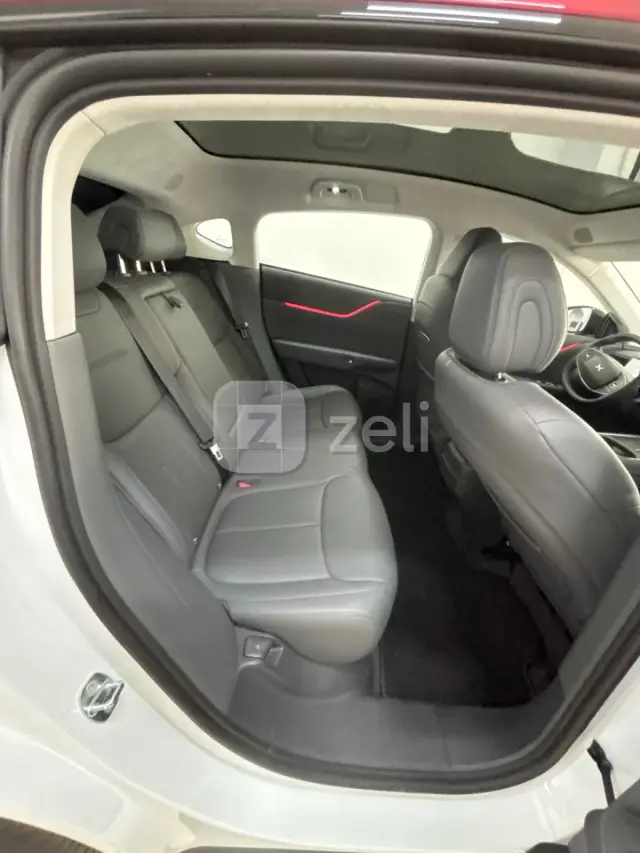 Xpeng G6 2025 — photo 9