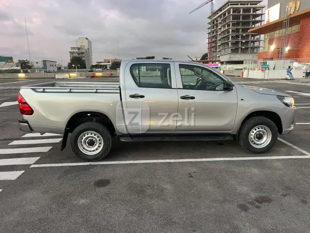 Toyota Hilux 2022 — photo 9
