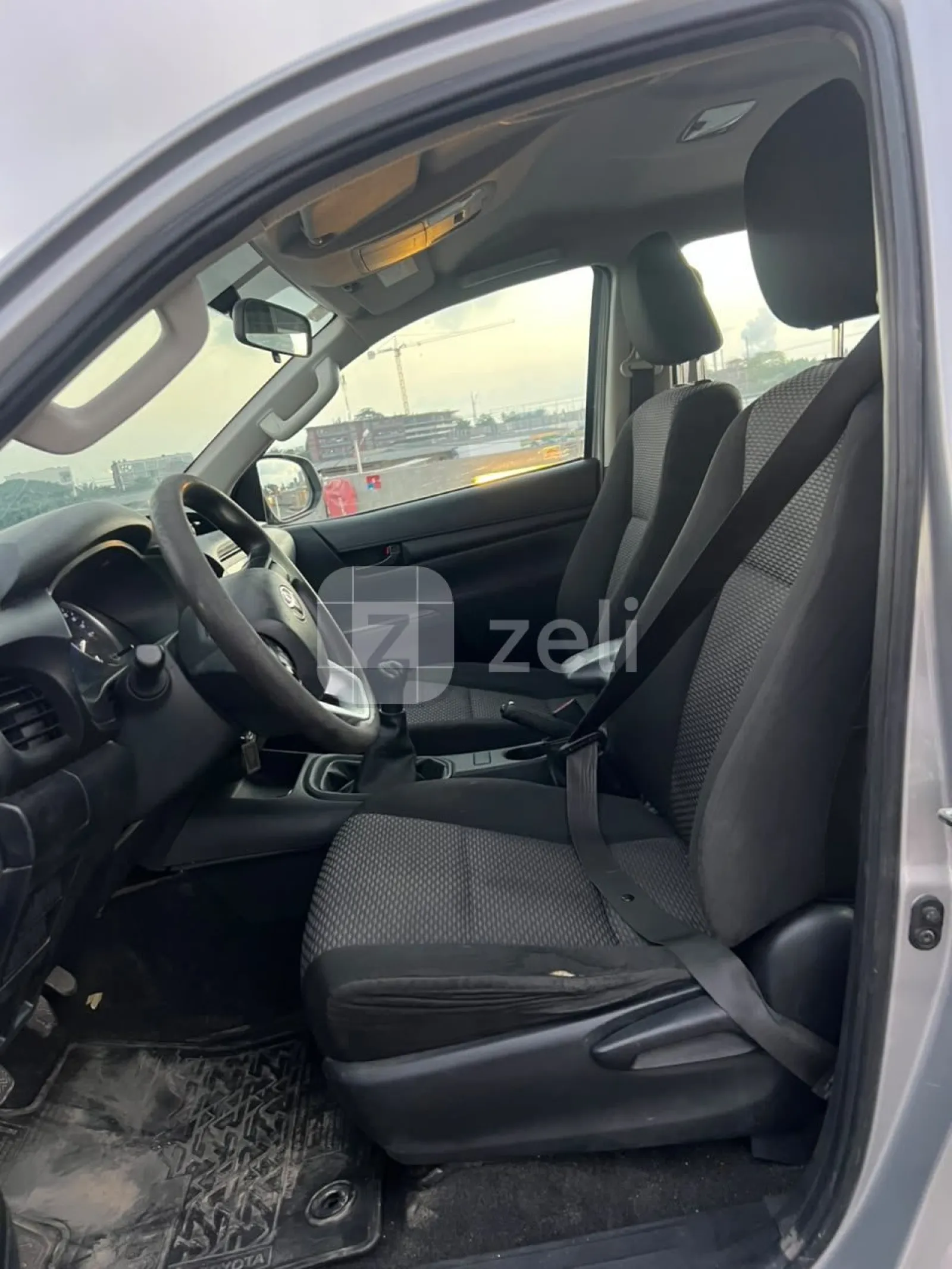 Toyota Hilux 2022 — photo 11