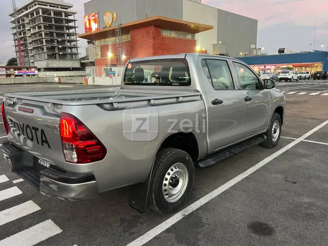 Toyota Hilux 2022 — photo 12