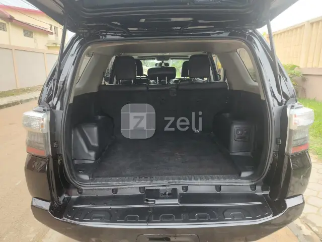 Toyota 4-Runner 2017 — photo 8