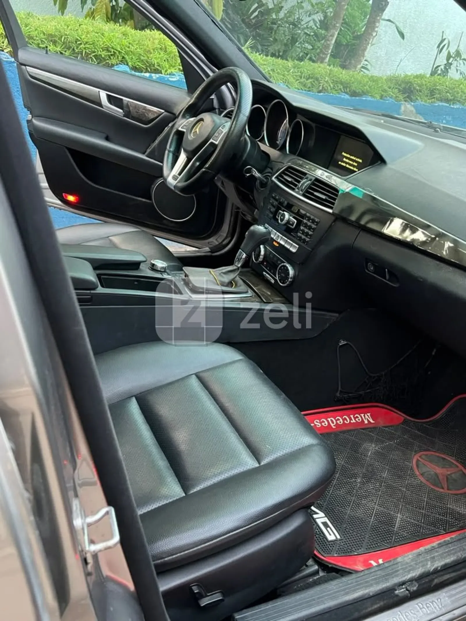 Mercedes C300 2014 — photo 9