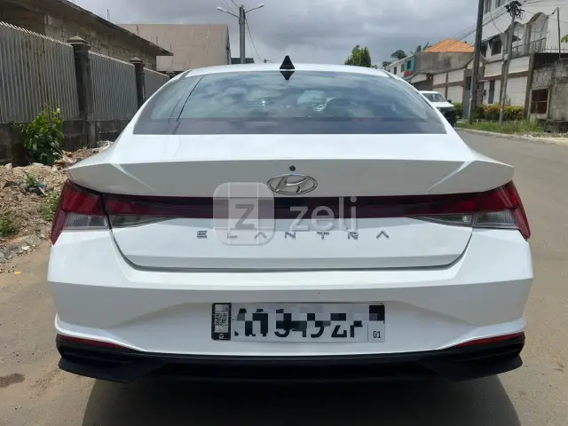 Hyundai Elantra 2022 — photo 7
