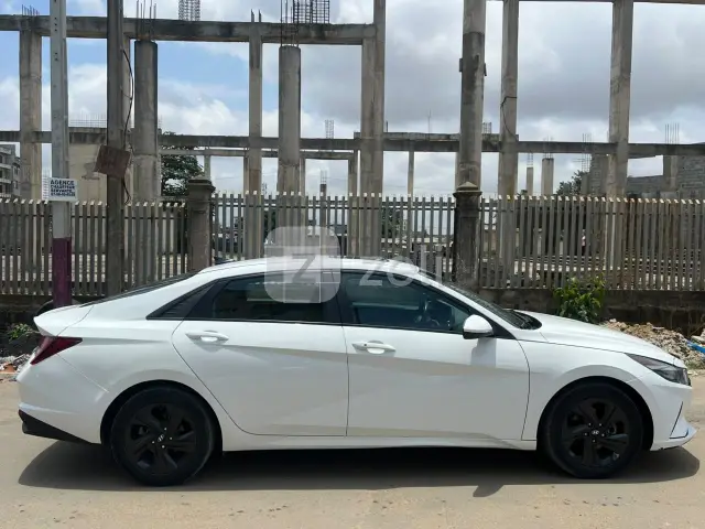 Hyundai Elantra 2022 — photo 8