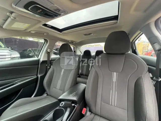 Hyundai Elantra 2022 — photo 9