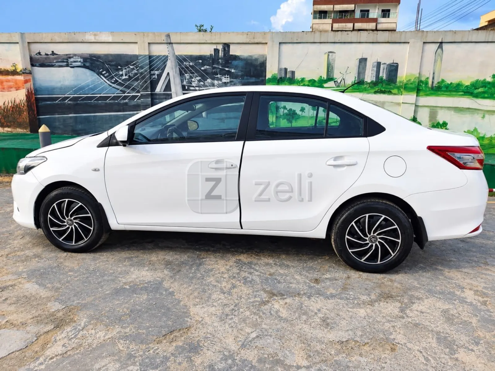 Toyota Yaris 2017 — photo 5