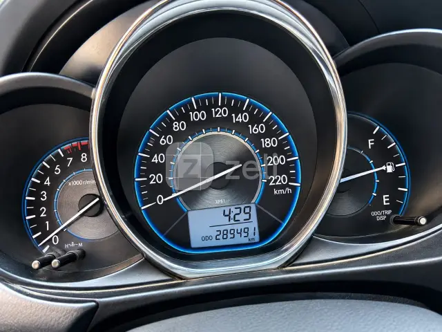 Toyota Yaris 2017 — photo 7