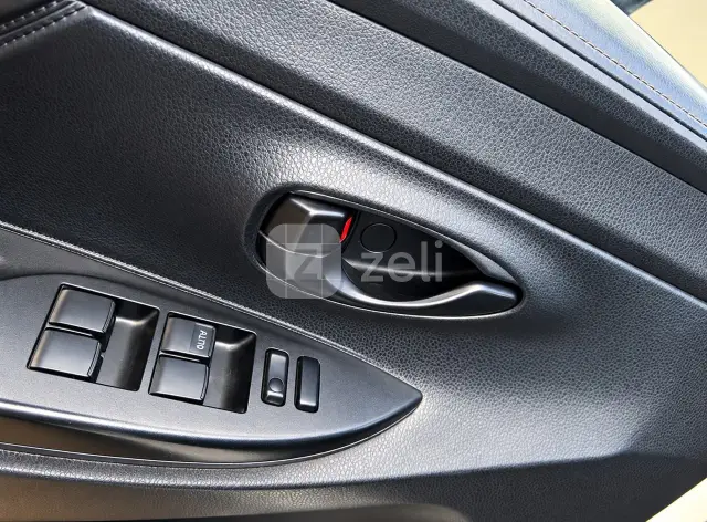 Toyota Yaris 2017 — photo 8