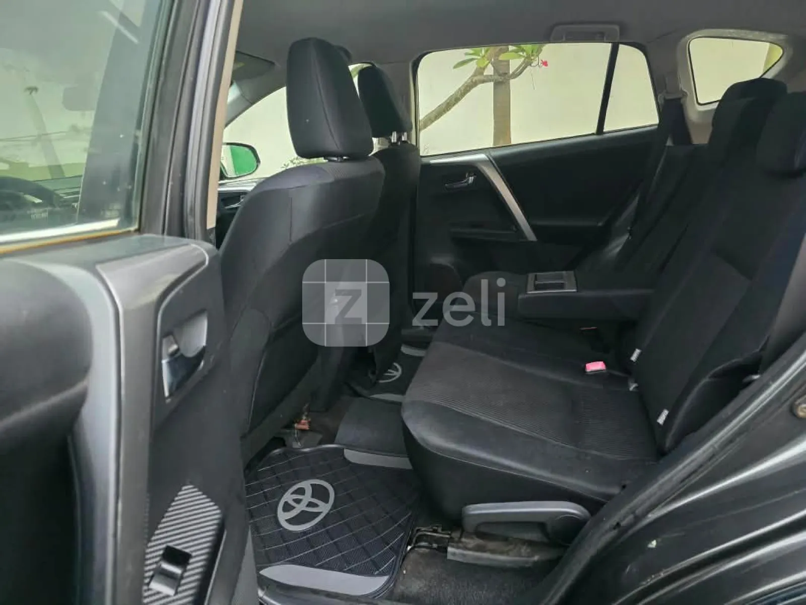 Toyota RAV4 2015 — photo 9