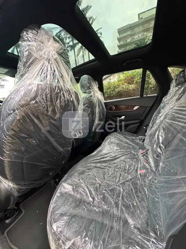 Mercedes GLC 2018 — photo 10