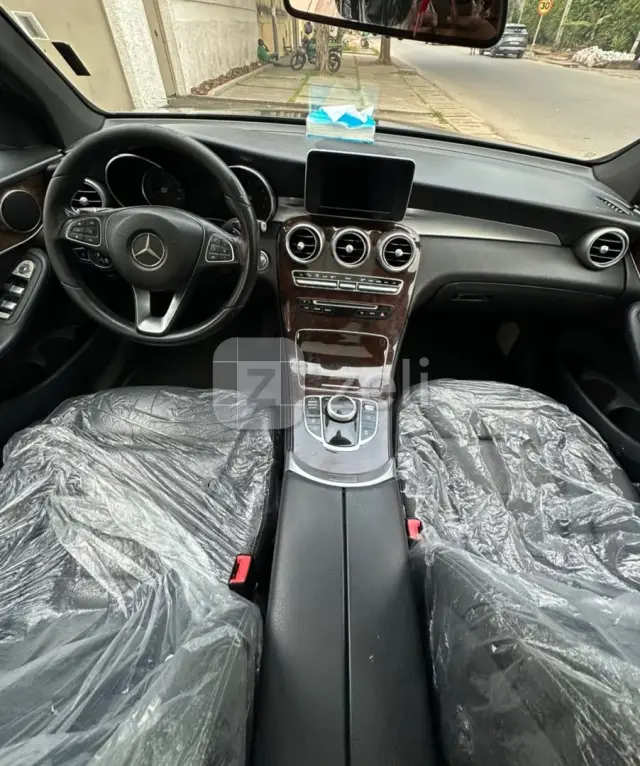 Mercedes GLC 2018 — photo 11