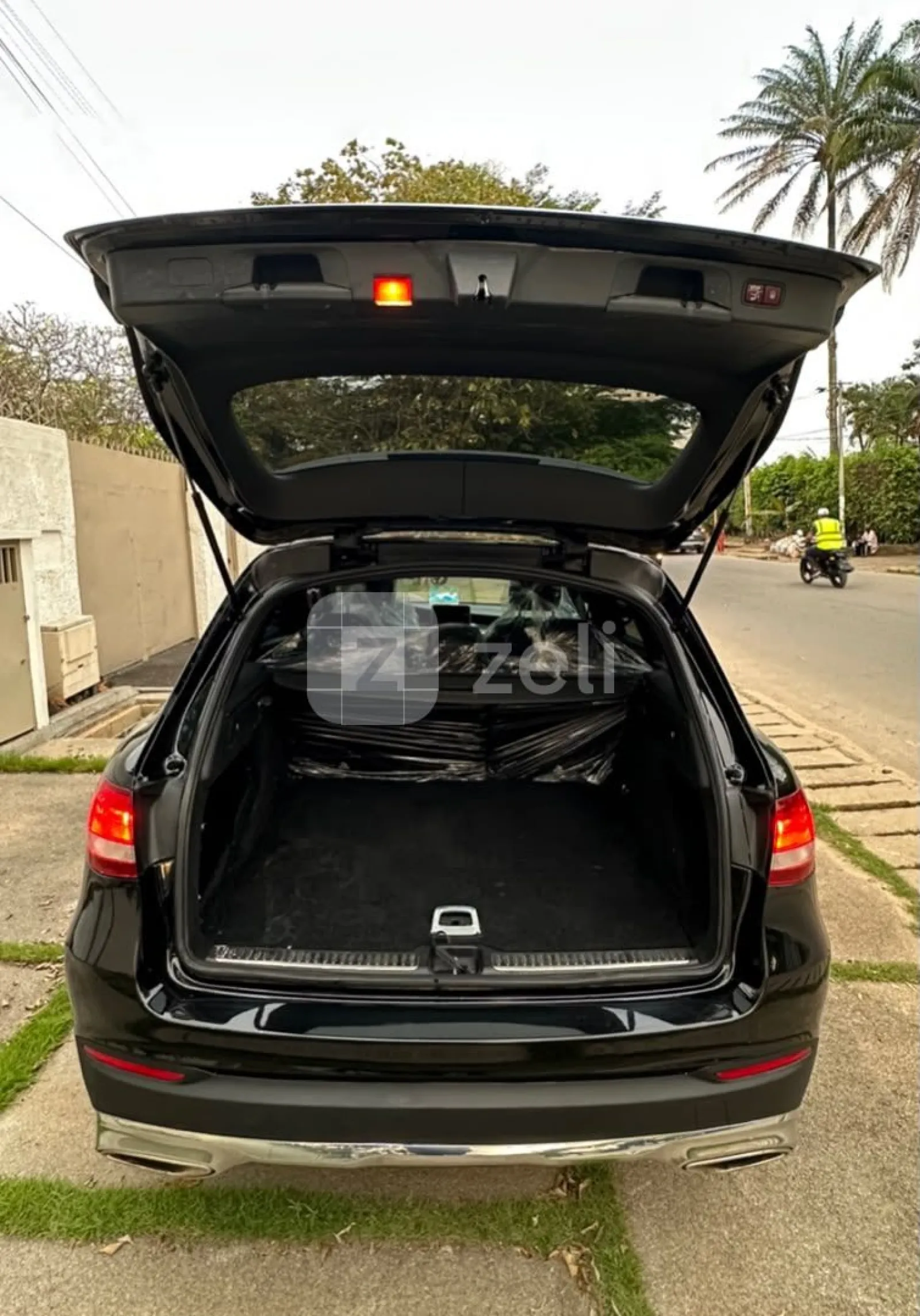 Mercedes GLC 2018 — photo 12