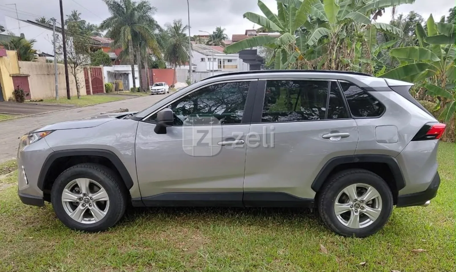 Toyota RAV4 2021 — photo 2