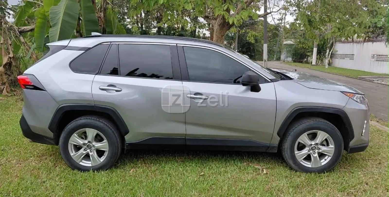 Toyota RAV4 2021 — photo 3