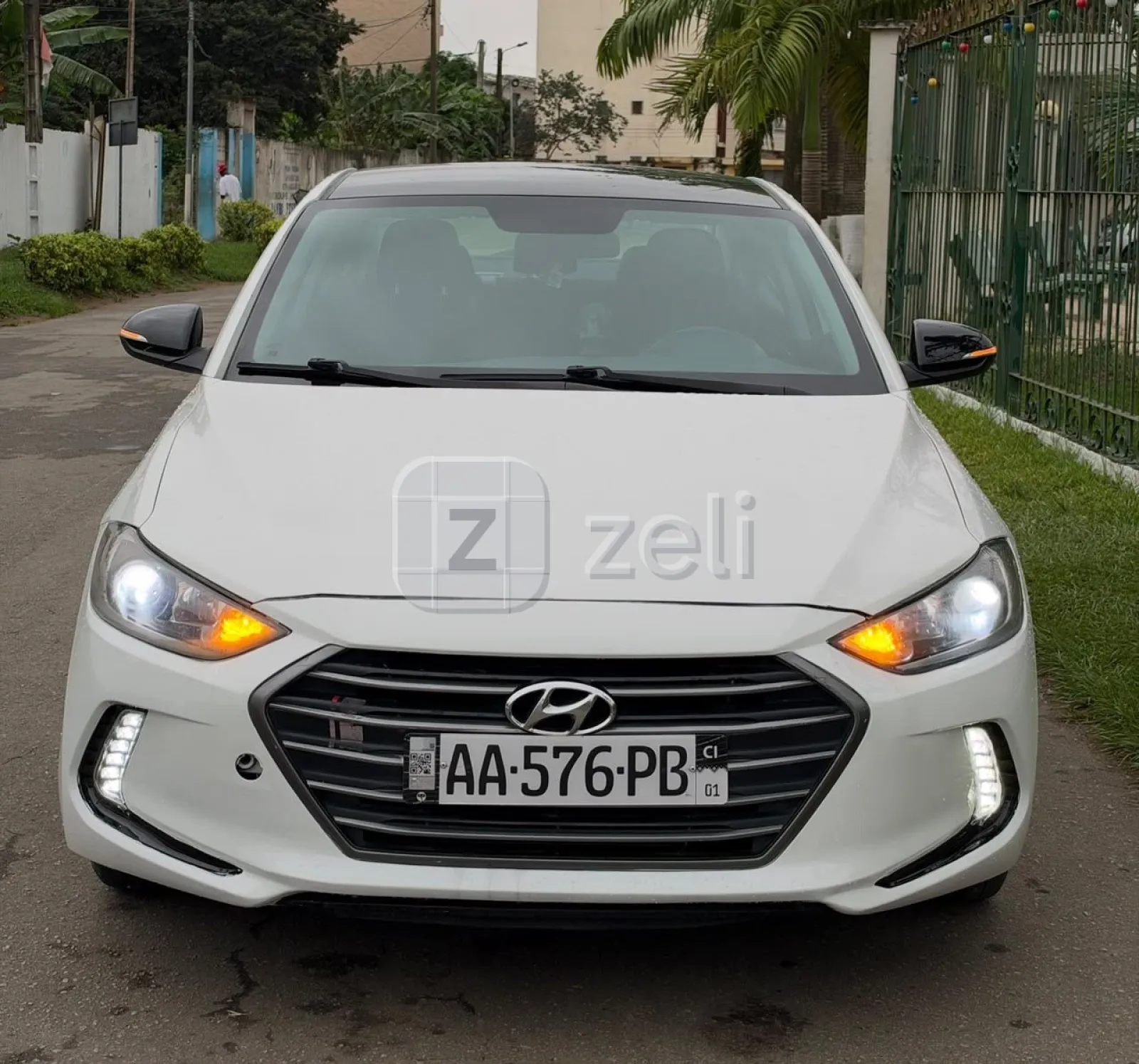 Hyundai Elantra 2018 — photo 1