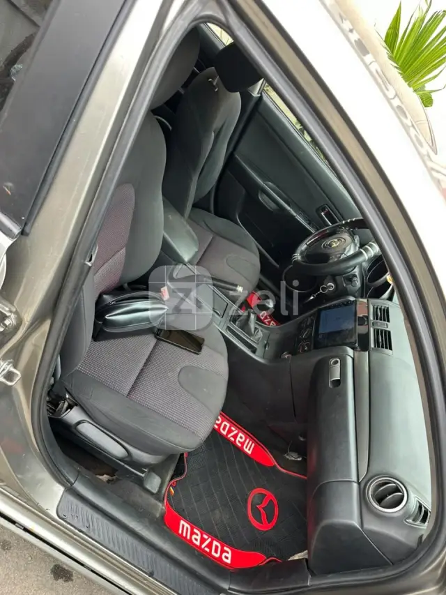 Mazda Mazda3 2018 — photo 9