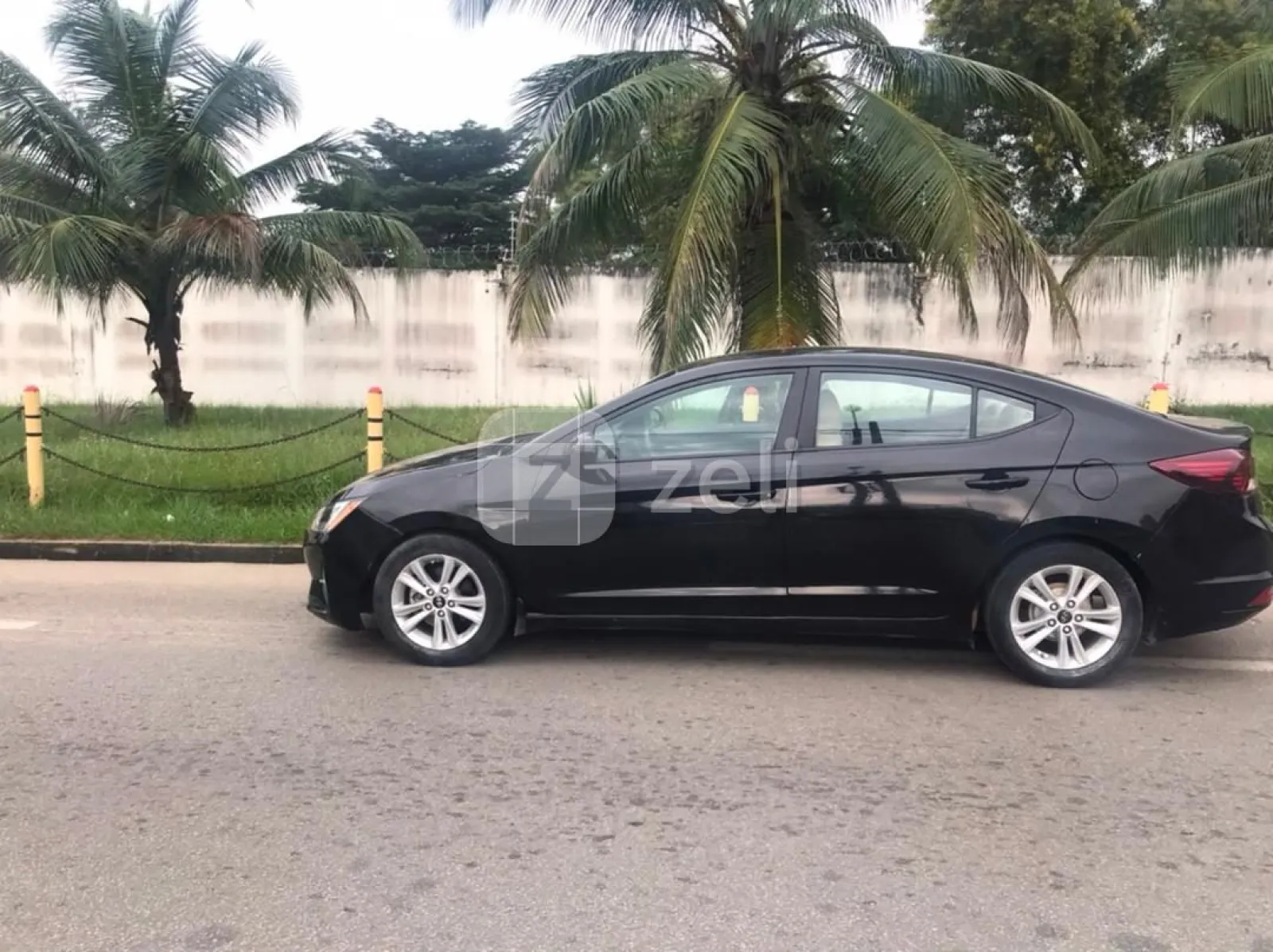 Hyundai Elantra 2019 — photo 2
