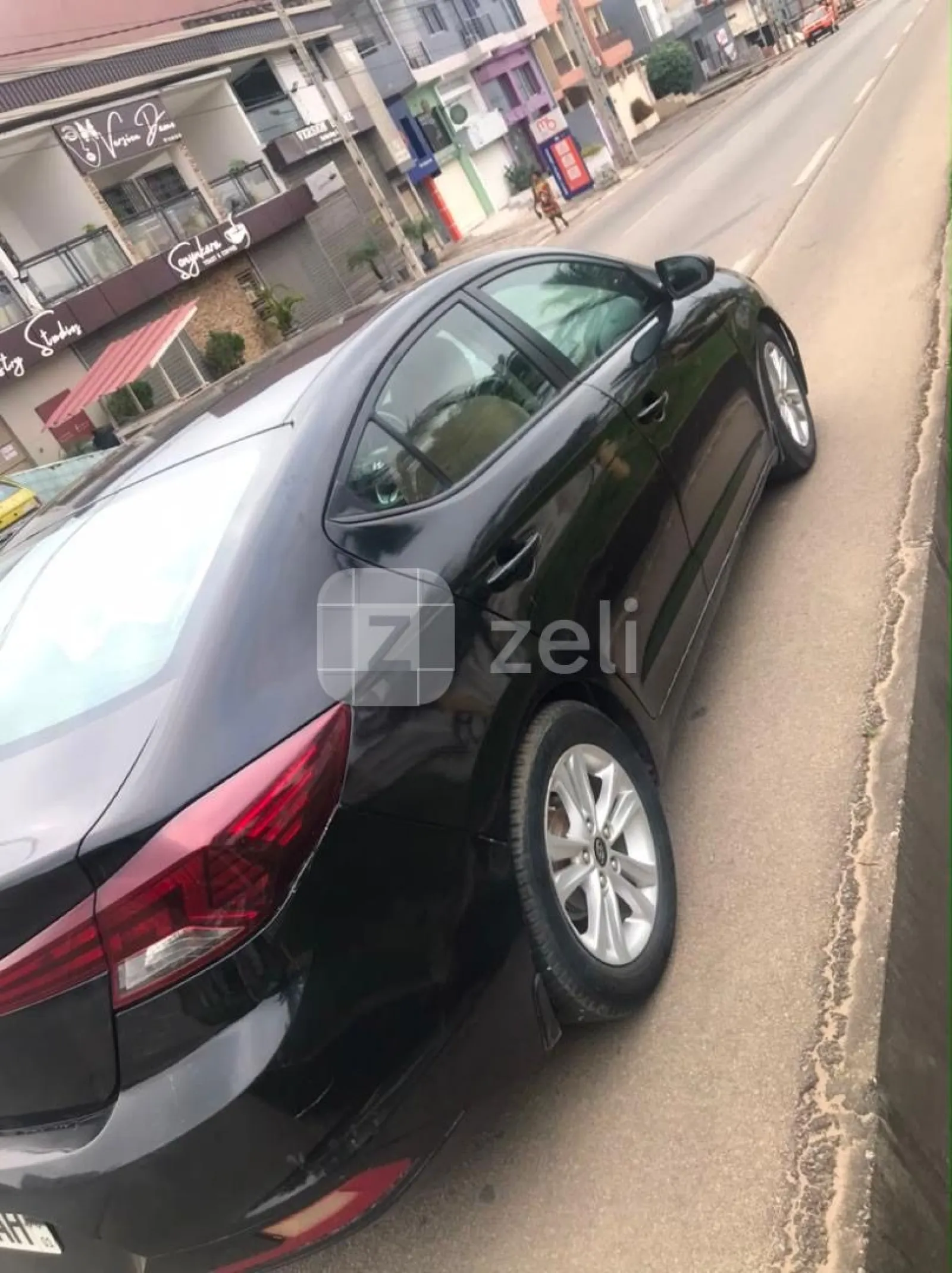Hyundai Elantra 2019 — photo 3