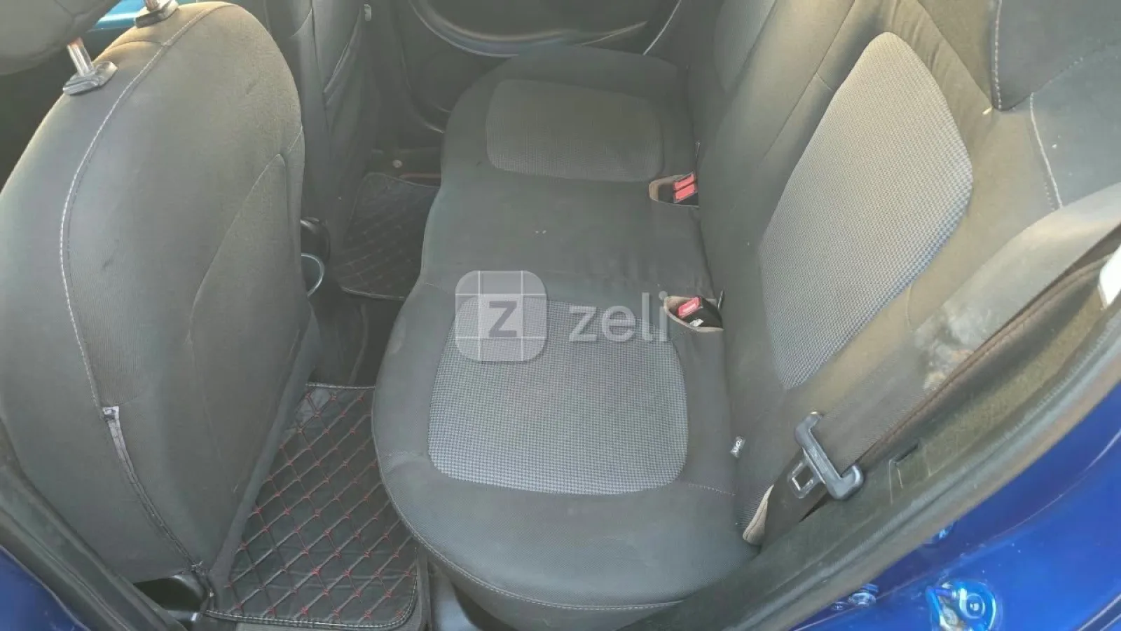 Hyundai i20 2015 — photo 9