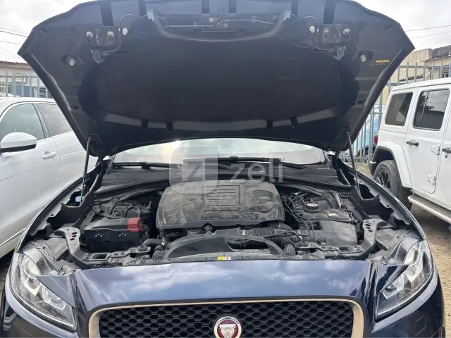 Jaguar F-PACE 2018 — photo 11