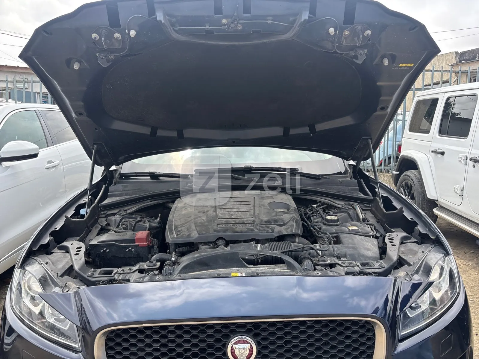 Jaguar F-PACE 2018 — photo 11
