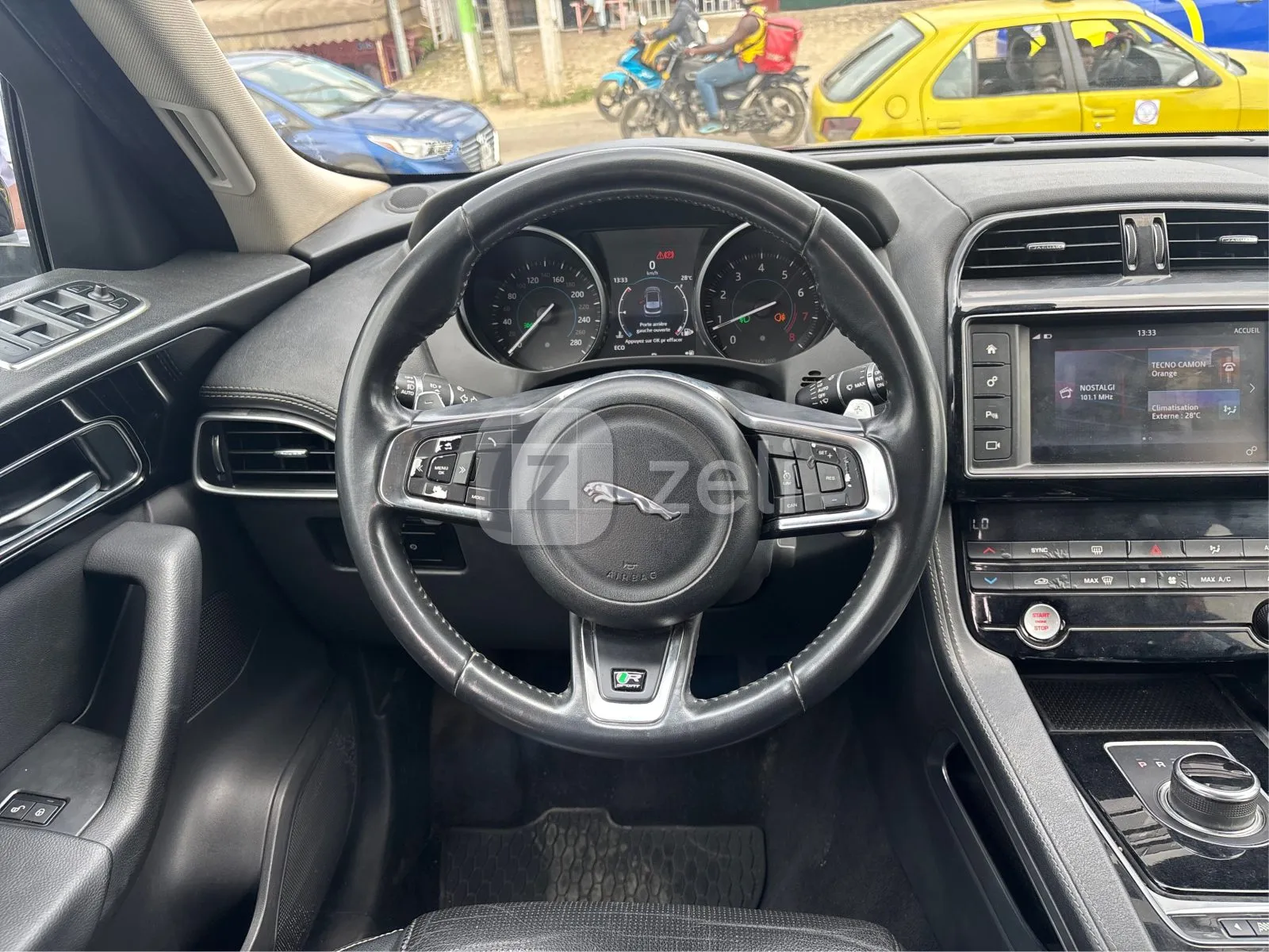 Jaguar F-PACE 2018 — photo 17