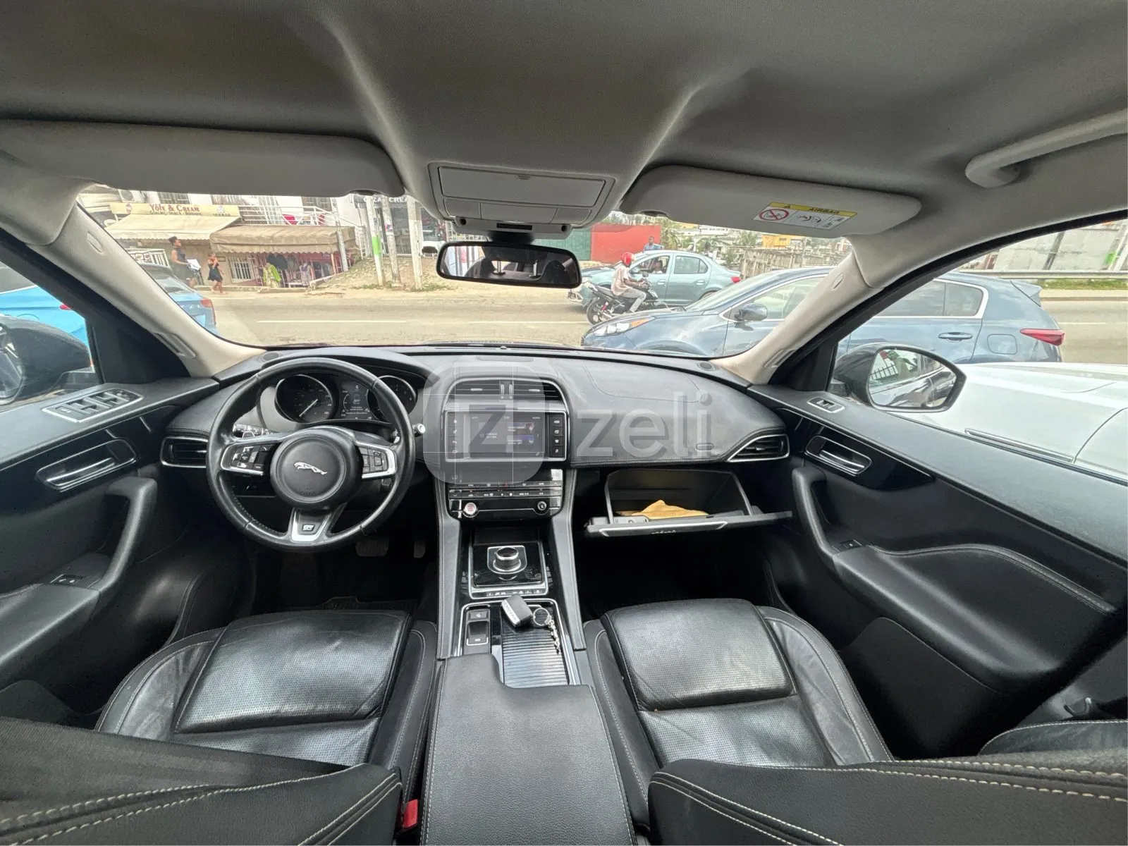 Jaguar F-PACE 2018 — photo 25