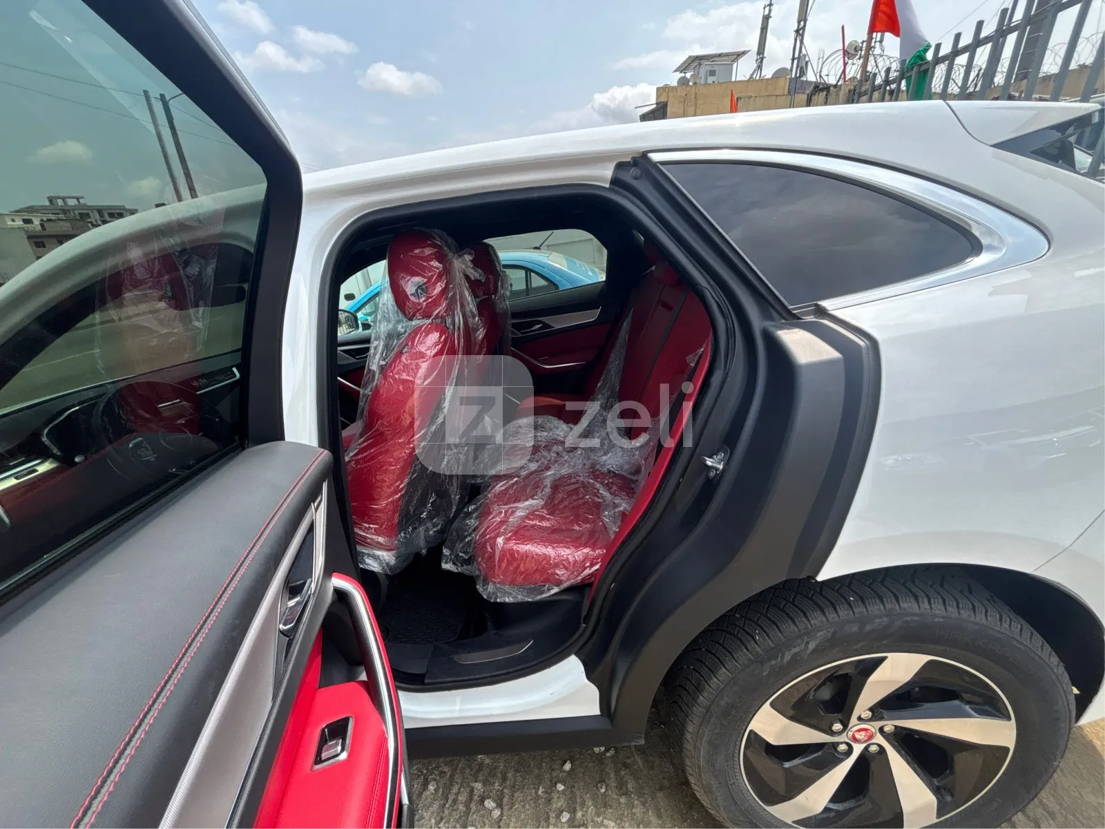 Jaguar F-PACE 2023 — photo 10