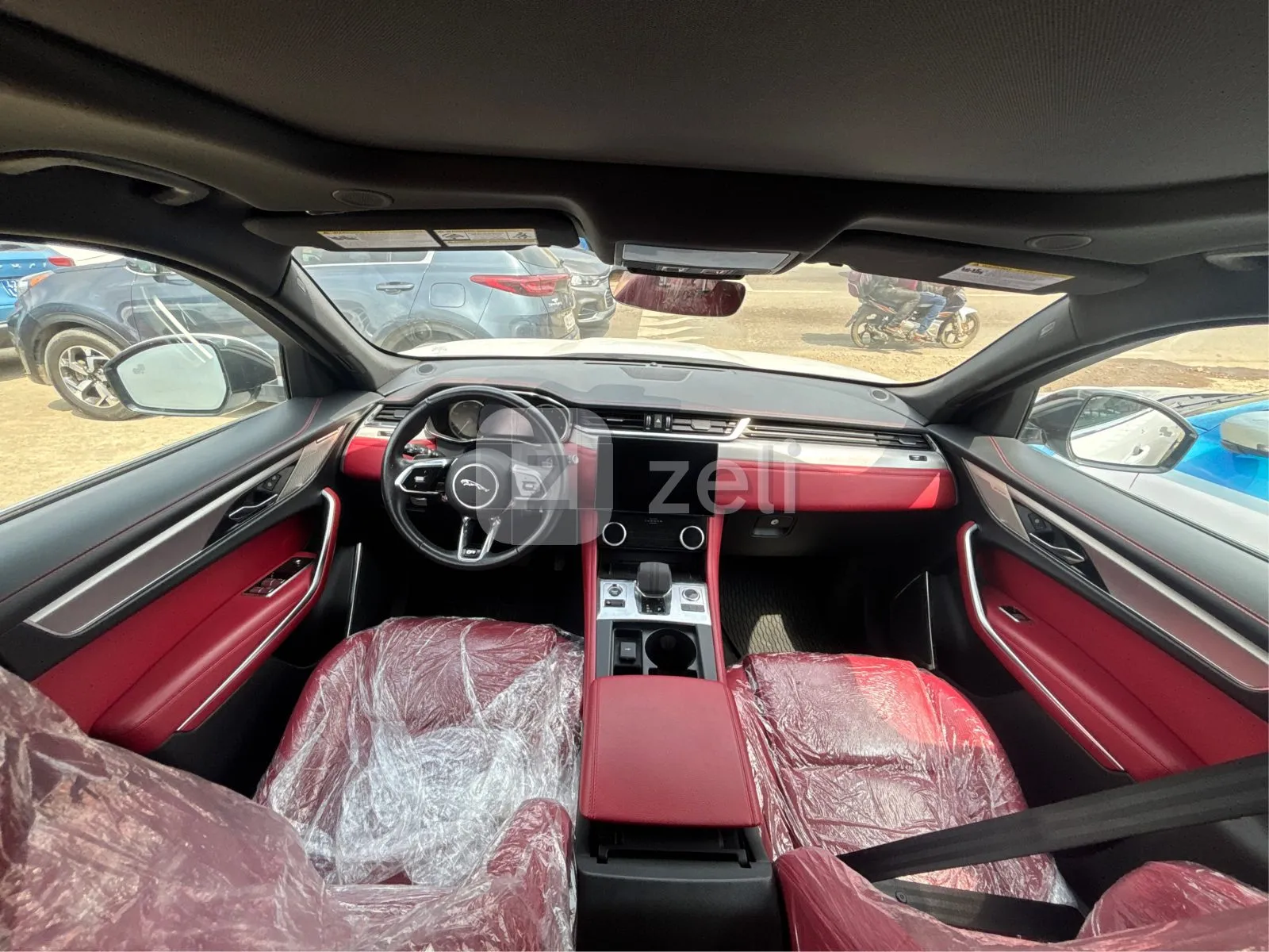 Jaguar F-PACE 2023 — photo 14