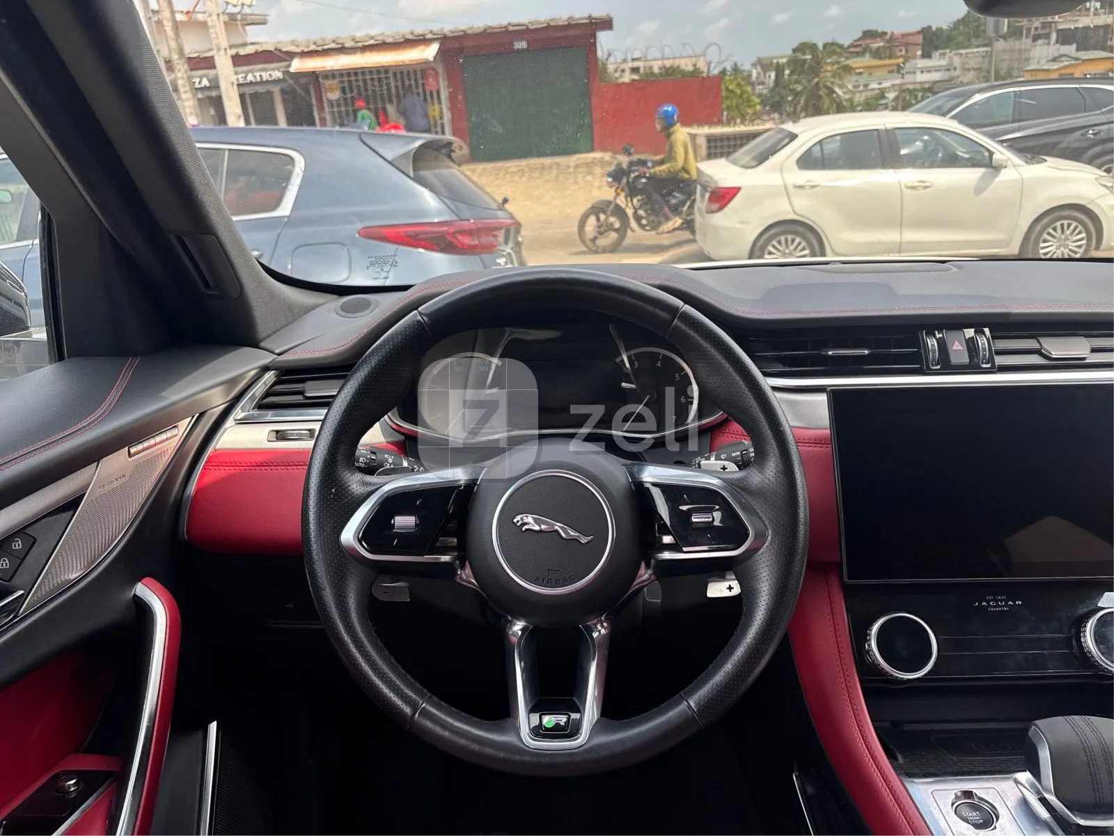 Jaguar F-PACE 2023 — photo 15