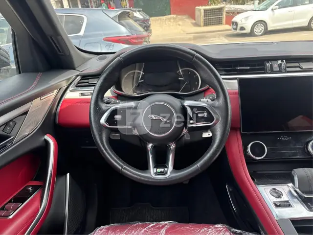 Jaguar F-PACE 2023 — photo 16