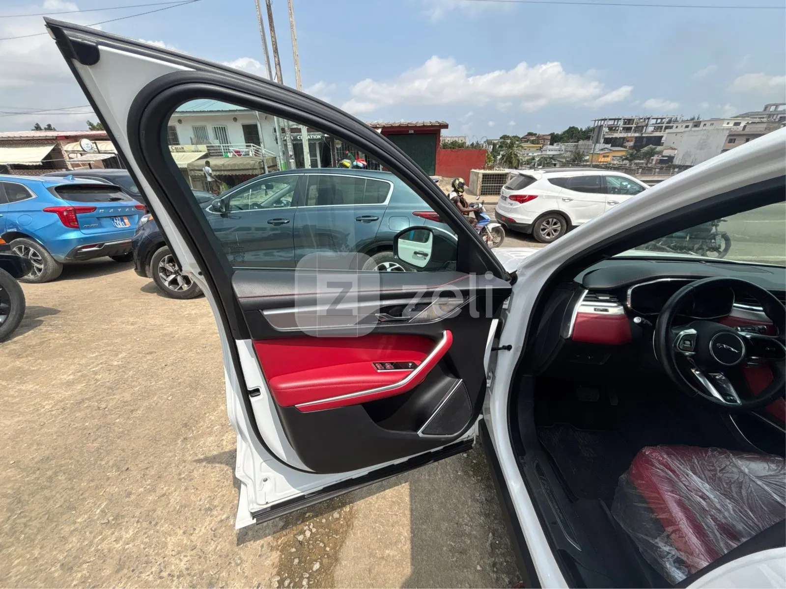 Jaguar F-PACE 2023 — photo 18