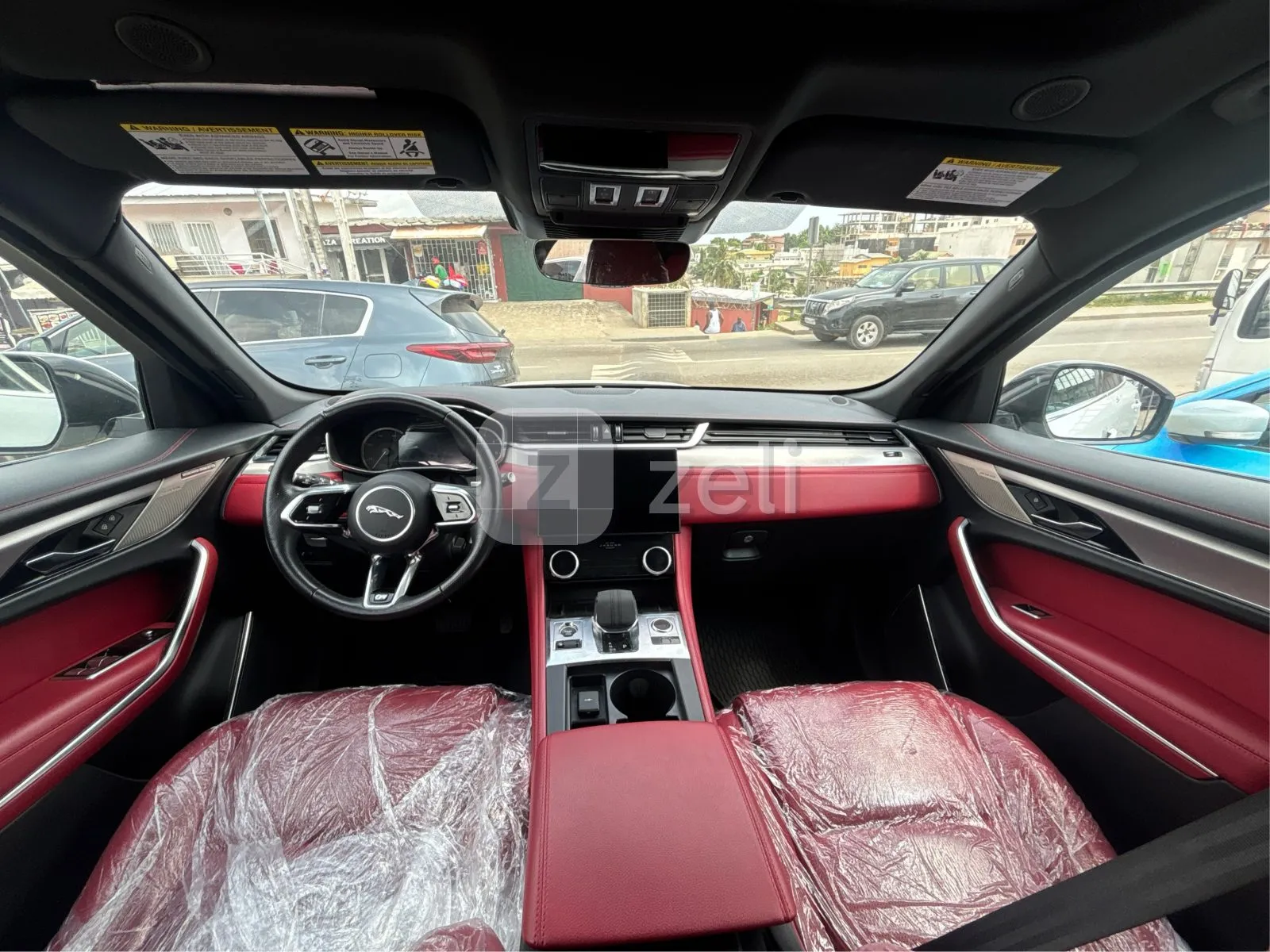 Jaguar F-PACE 2023 — photo 24