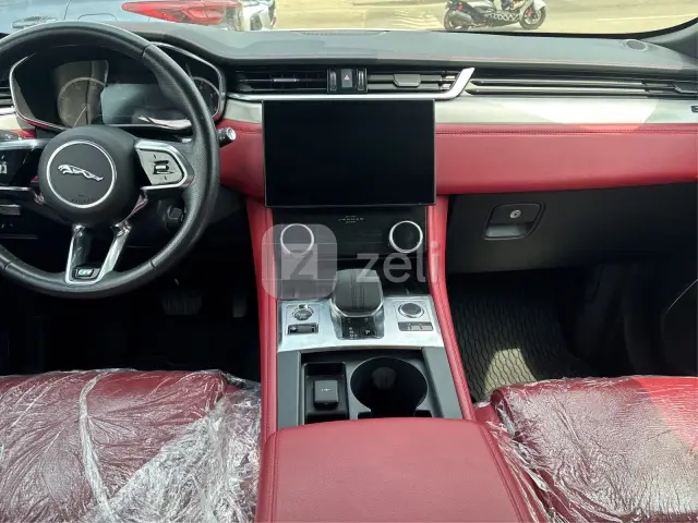 Jaguar F-PACE 2023 — photo 25