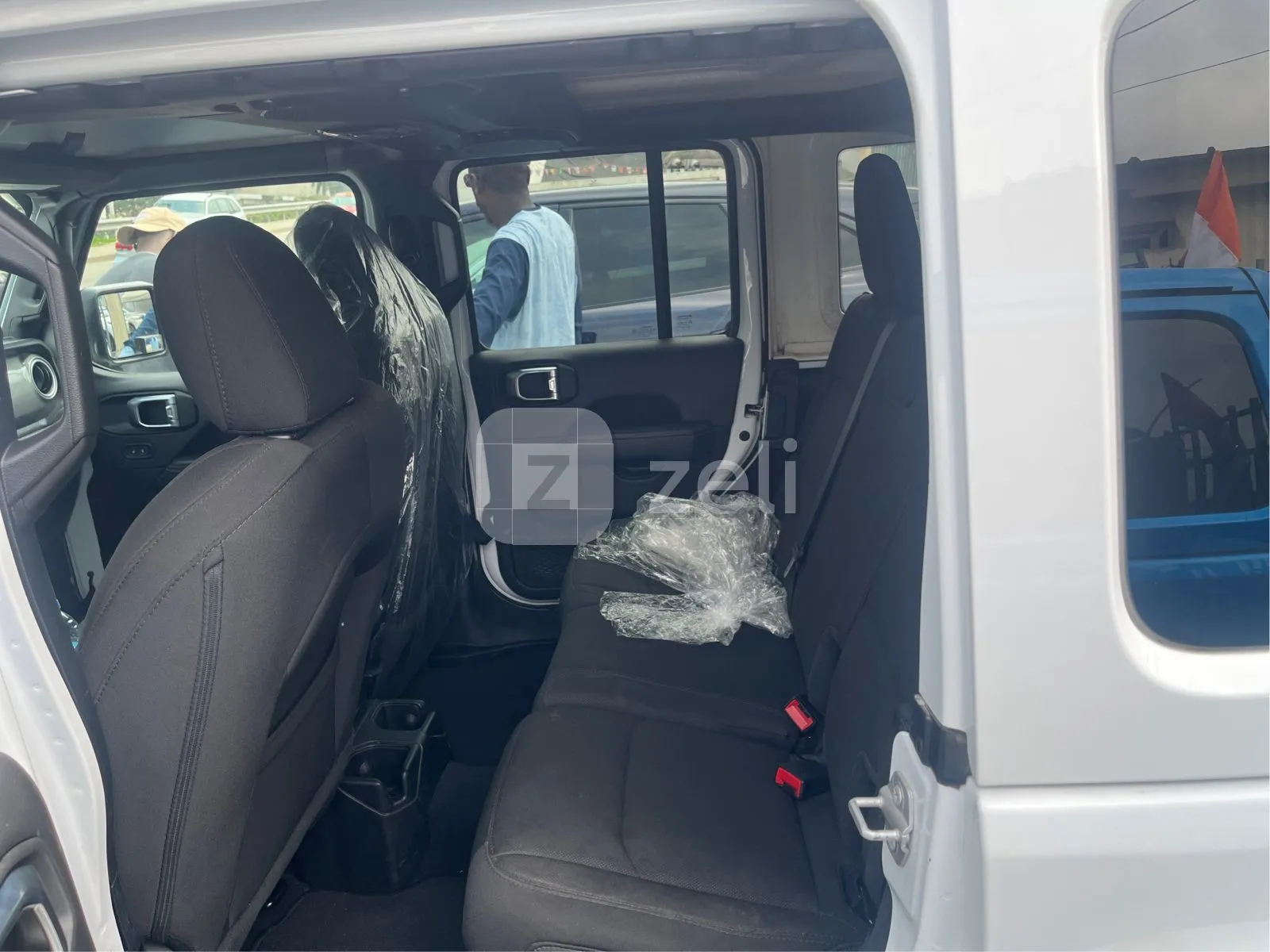 Jeep Wrangler 2023 — photo 9