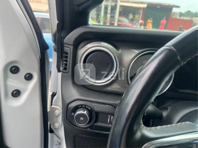 Jeep Wrangler 2023 — photo 17