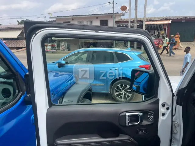 Jeep Wrangler 2023 — photo 18