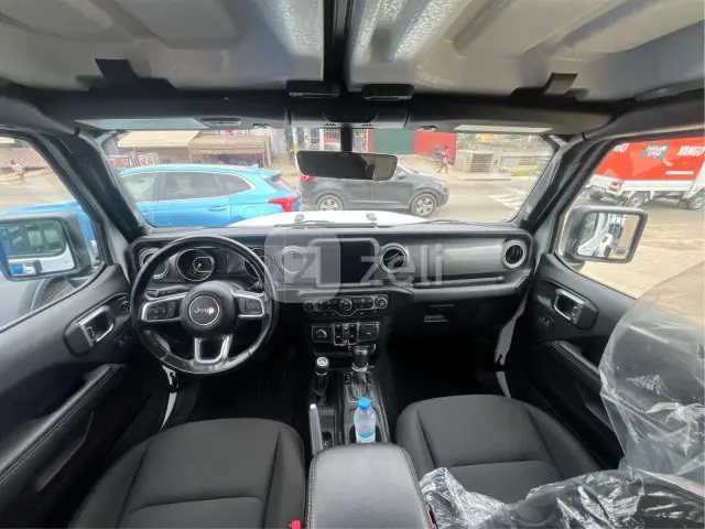 Jeep Wrangler 2023 — photo 23