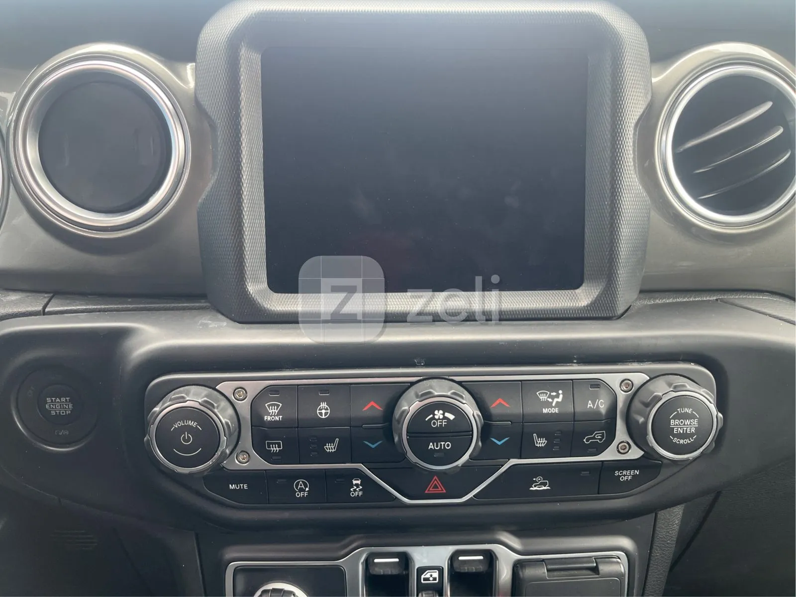 Jeep Wrangler 2023 — photo 24