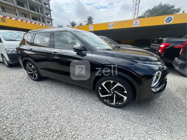 Mitsubishi Outlander 2025 — photo 4