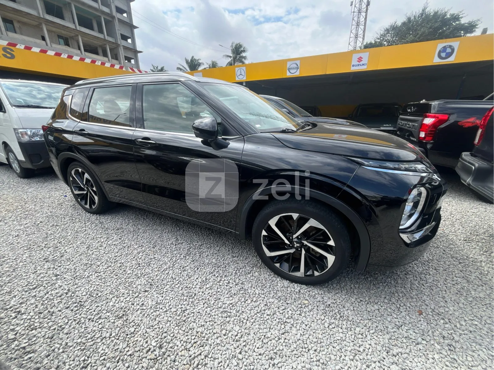Mitsubishi Outlander 2025 — photo 4