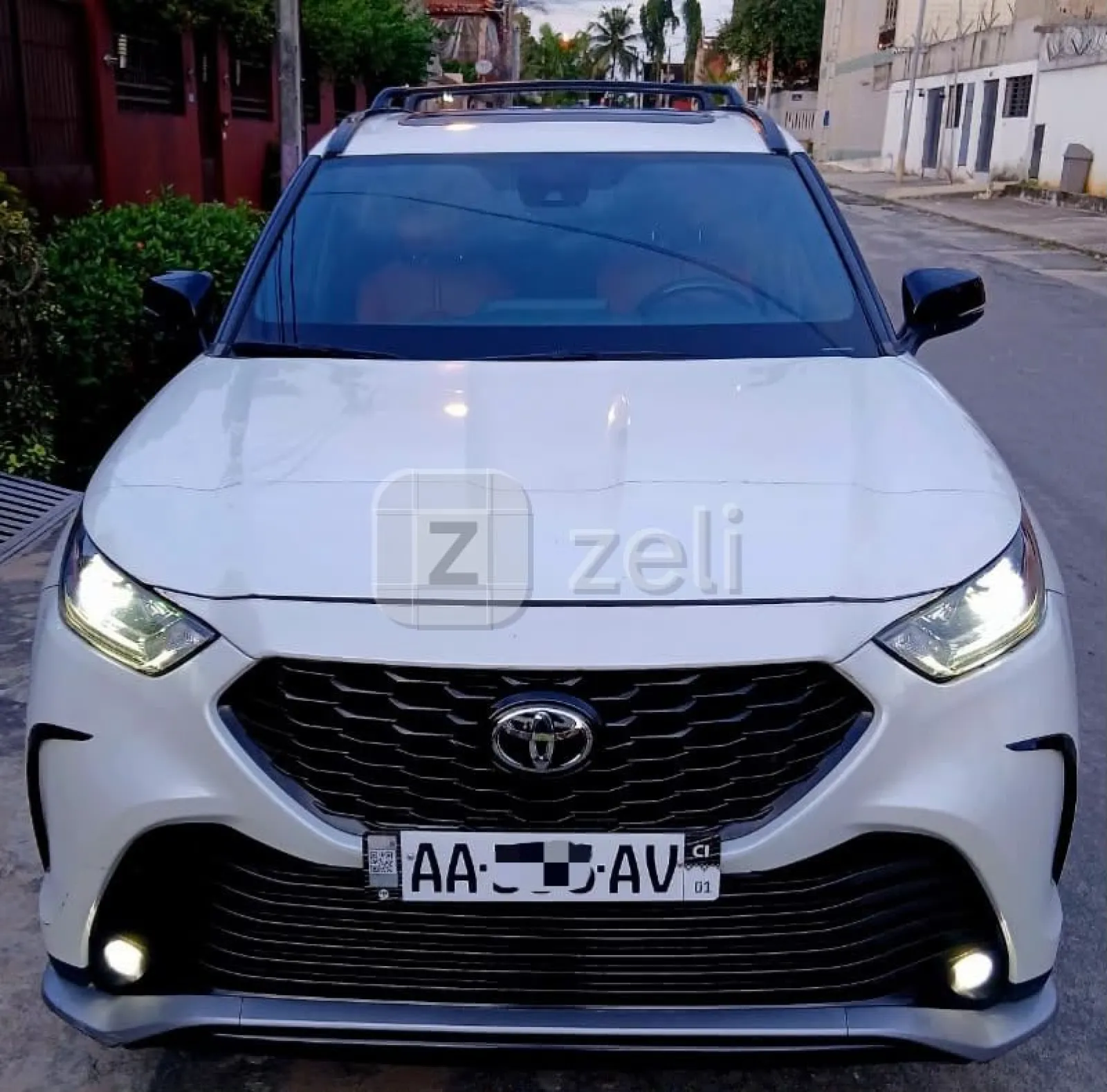 Toyota Highlander 2023 — photo 2